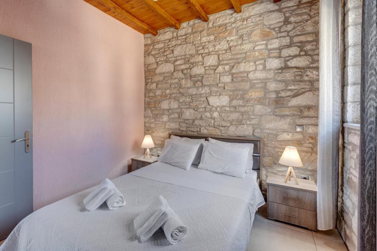 Takis Guesthouse- Laoura-Hermoupolis Buitenkant foto